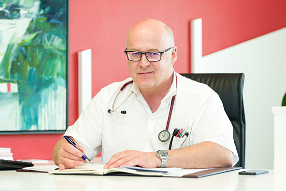 Dr. Peter Scheibner
